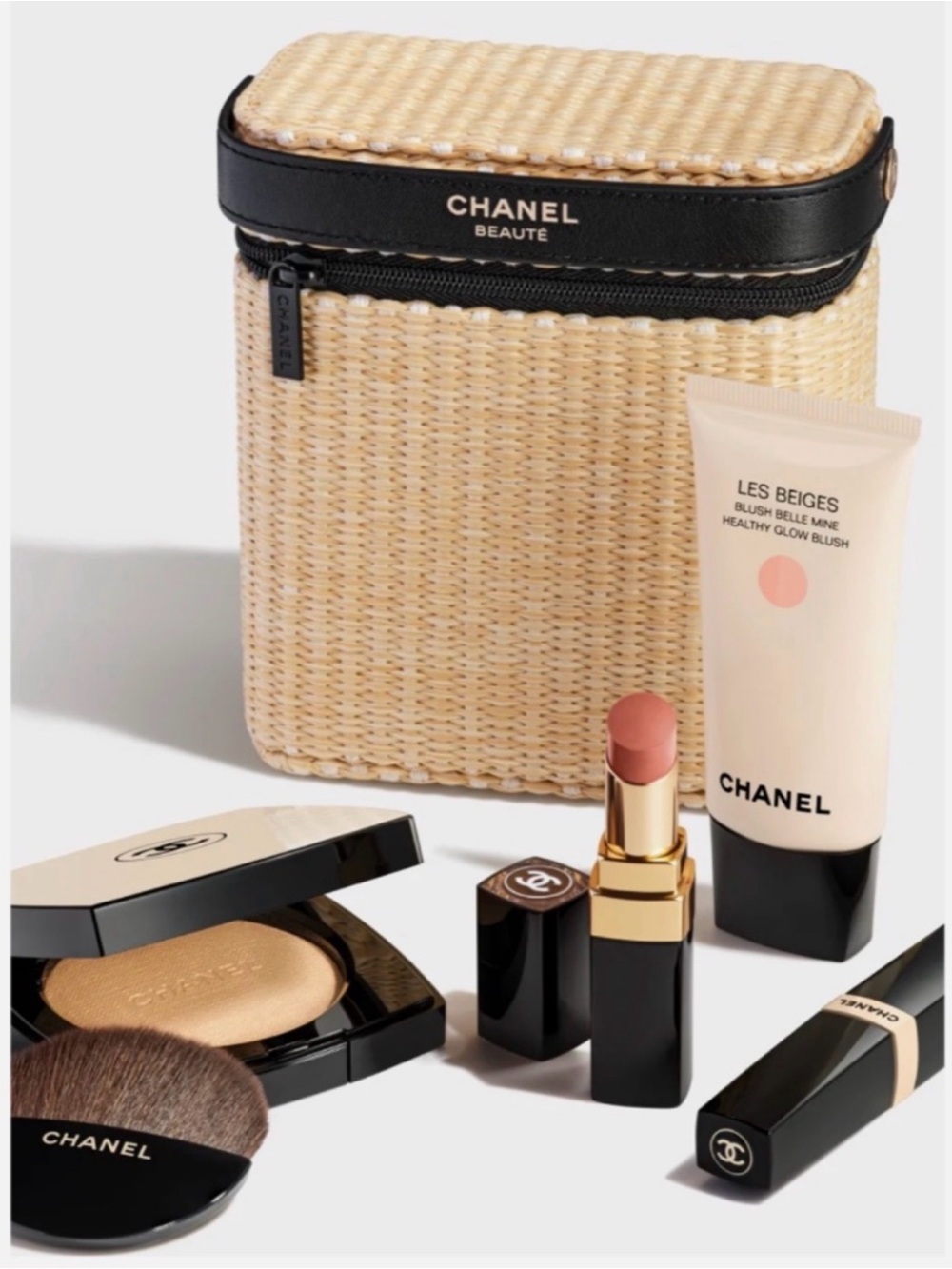 CHANEL Les Beiges Makeup Set & Bag